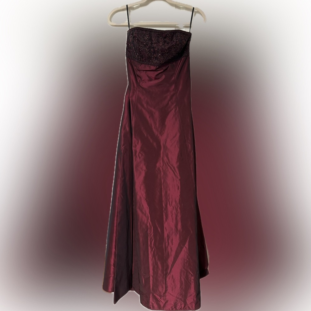 Beautiful beaded burgundy Scott McClintock full length dress.